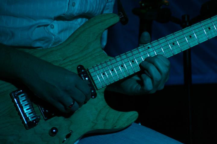 2008-11-28 M3_live at replugged 087.jpg